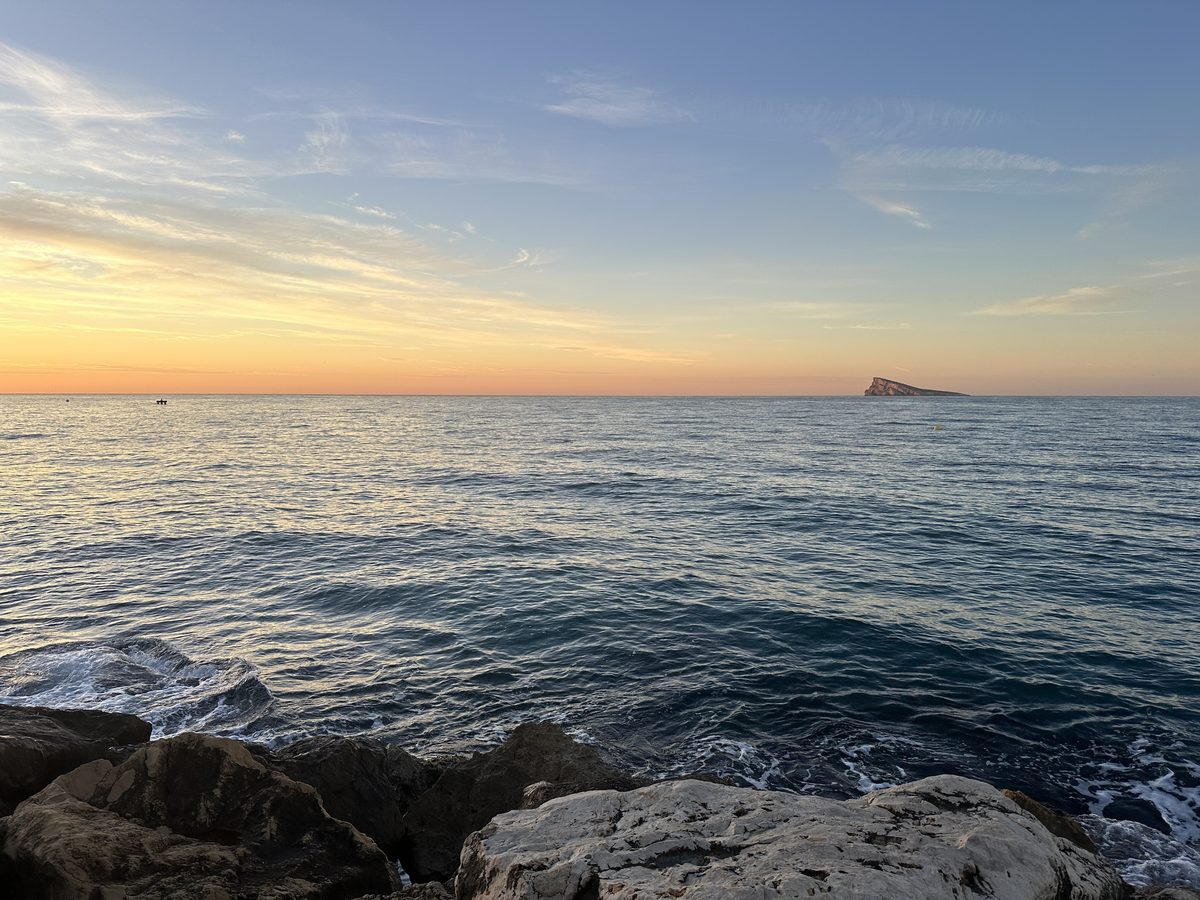 Atardecer sobre la isla de Benidorm, Costa Blanca